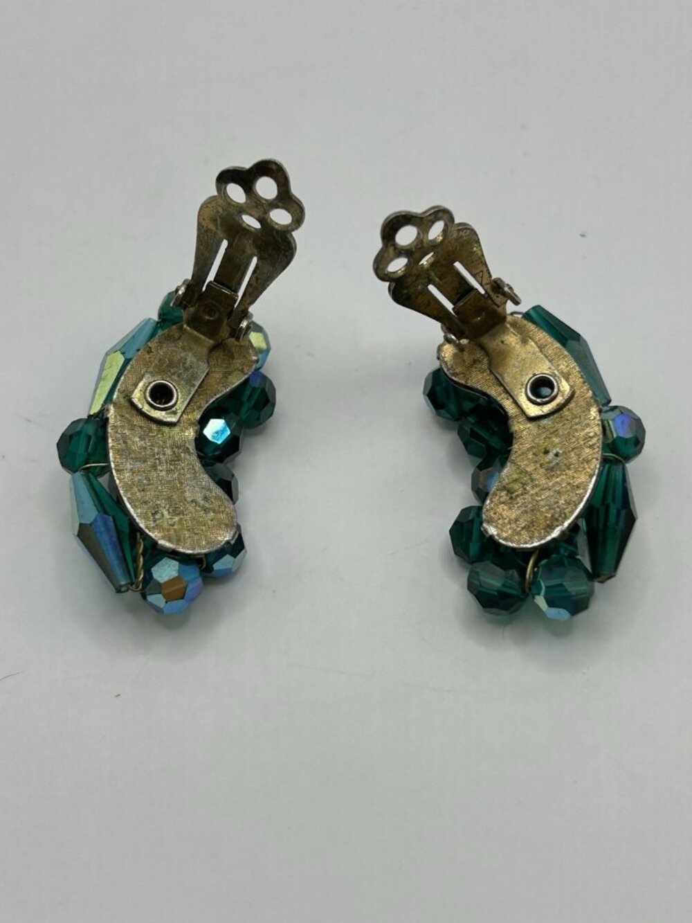 Vintage Emerald Green AB Bead Cluster Clip On Earrings Statement MCM Retro Shine - Picture 8 of 9
